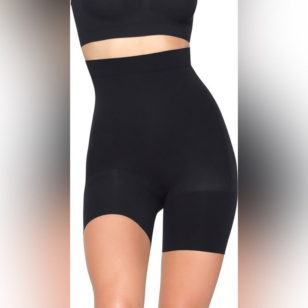 Skims Women's Size XS Seamless Sculpt‎ Mid Thigh Short Black Onyx
